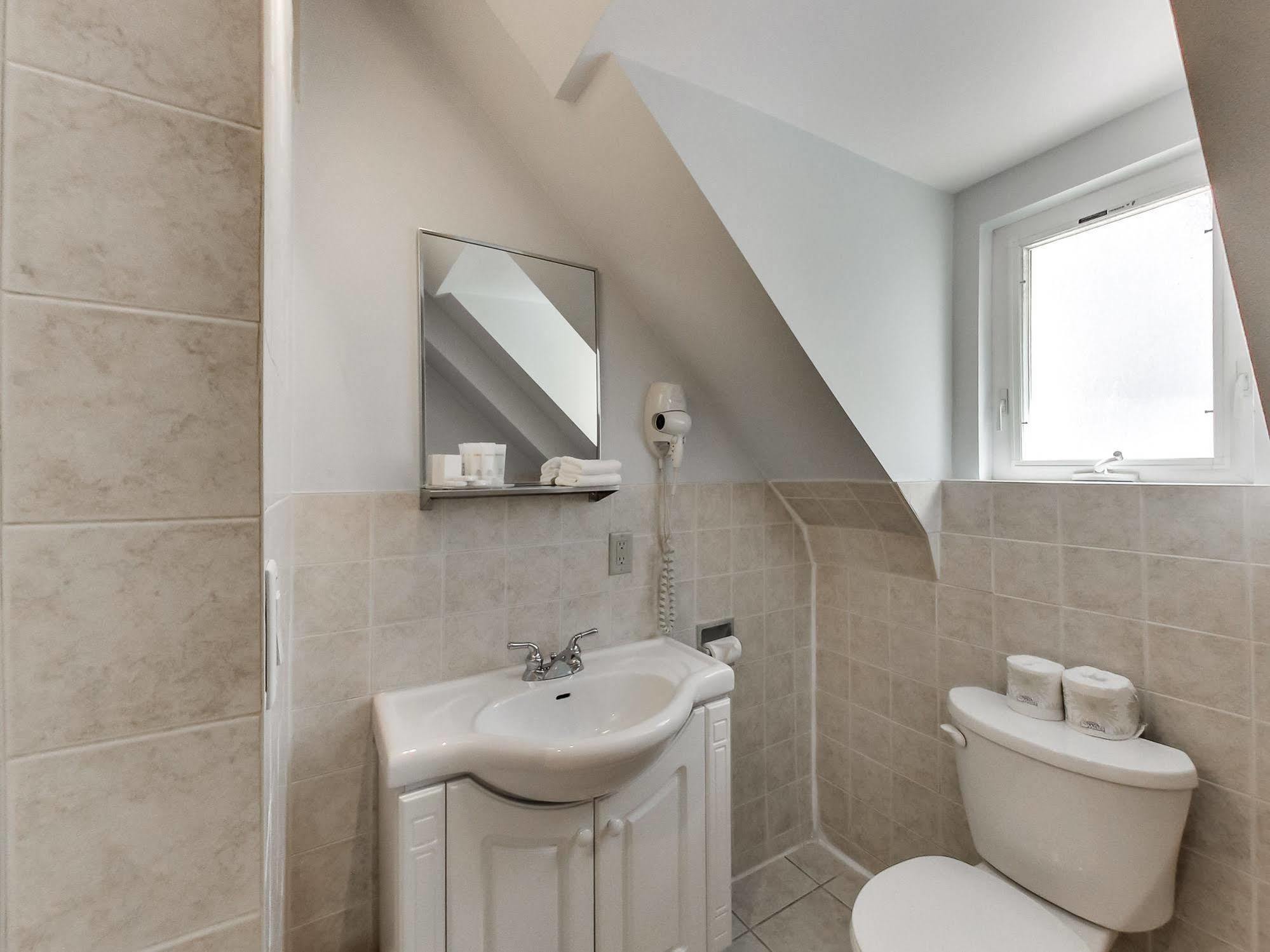 Isabella Hotel & Suites Toronto Ngoại thất bức ảnh